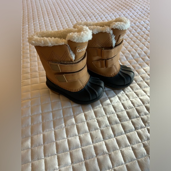 Cat & Jack Other - C&J300 Make your little guy feel special in these fur lined boots tan & black #1